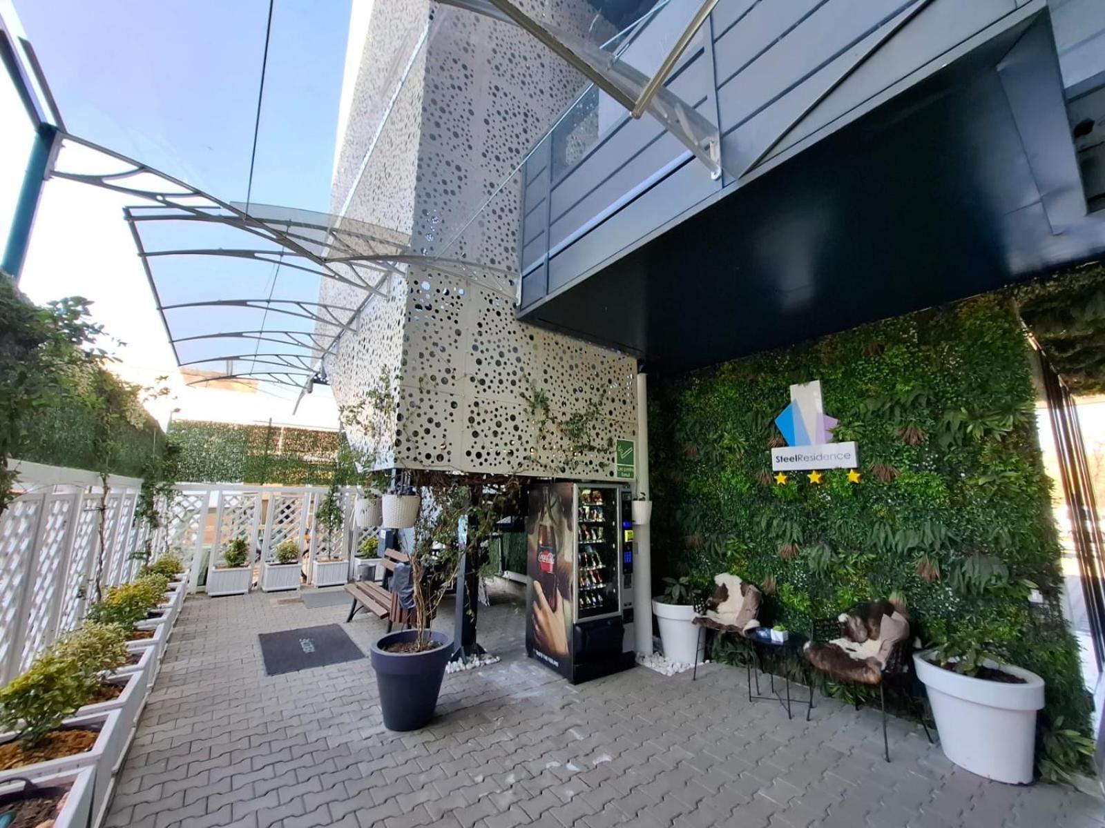 Apartments Steel Residence- Tesla Drive Experience Timisoara Bagian luar foto