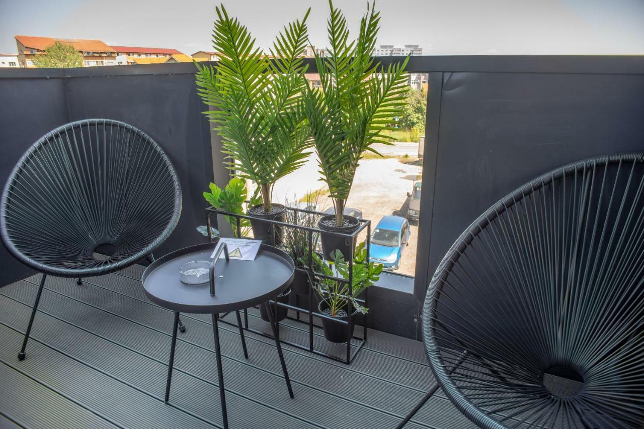 Apartments Steel Residence- Tesla Drive Experience Timisoara Bagian luar foto