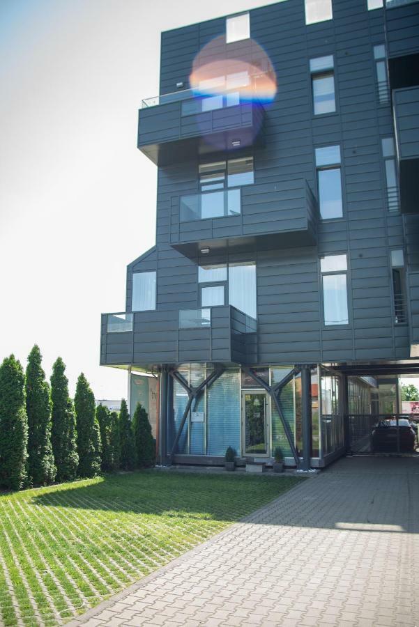 Apartments Steel Residence- Tesla Drive Experience Timisoara Bagian luar foto