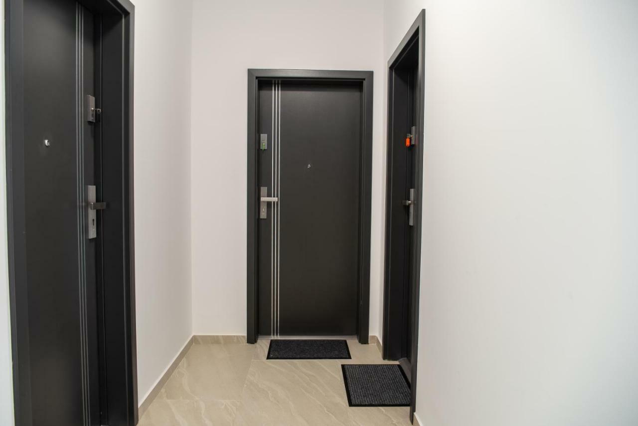 Apartments Steel Residence- Tesla Drive Experience Timisoara Bagian luar foto