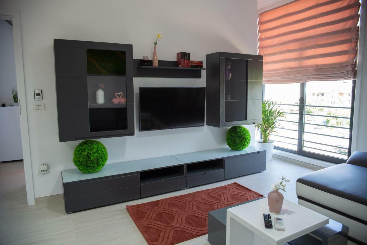 Apartments Steel Residence- Tesla Drive Experience Timisoara Bagian luar foto