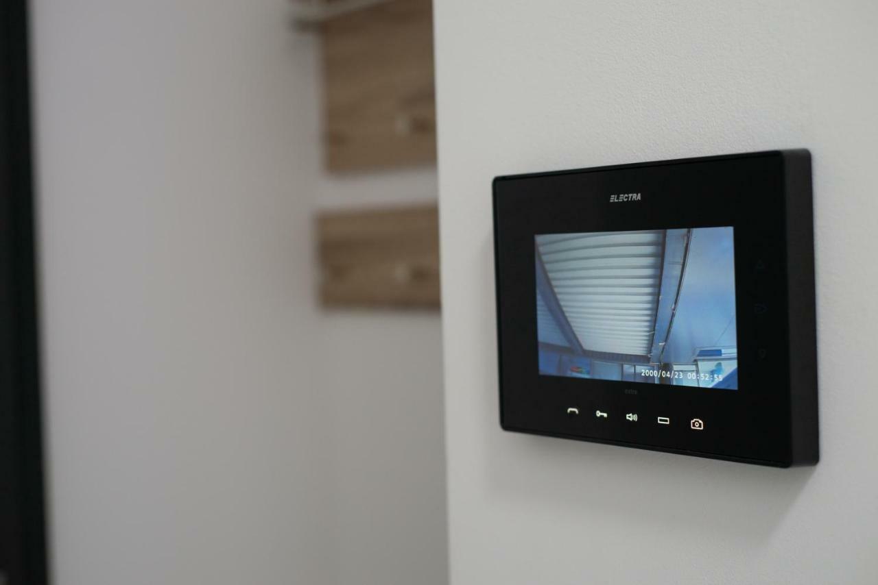 Apartments Steel Residence- Tesla Drive Experience Timisoara Bagian luar foto