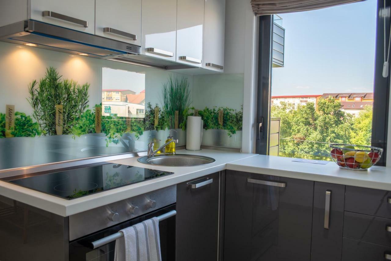 Apartments Steel Residence- Tesla Drive Experience Timisoara Bagian luar foto